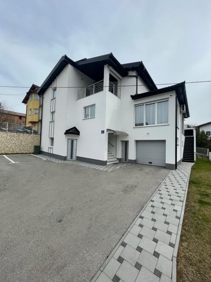 Apartman Kis 亚伊采 外观 照片