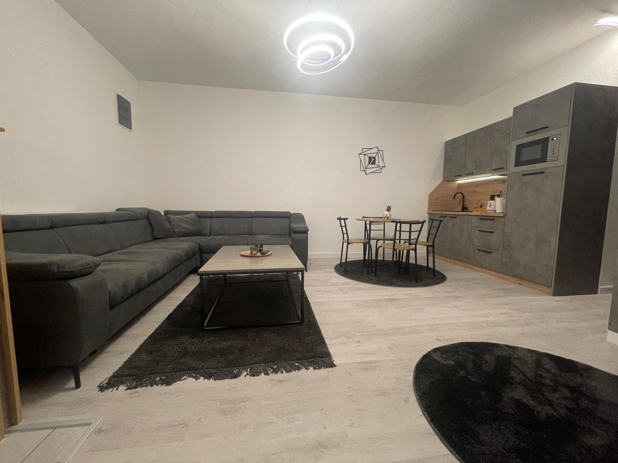 Apartman Kis 亚伊采 外观 照片